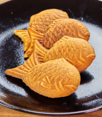 Taiyaki Fluffy waffle filled with red bean, chocolate, or custard